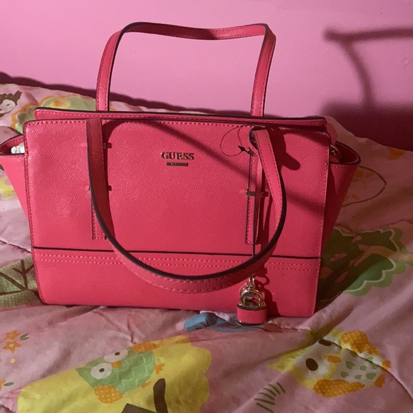 GUESS Purse ….BEAUTIFUL passion pink rose coloured purse with Gold detailing - Picture 3 of 12